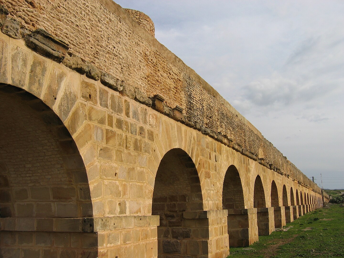 Zaghouan Aqueduc by Mathiasrex